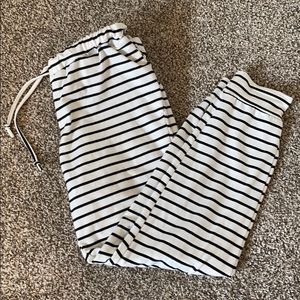 Striped lounge crops
